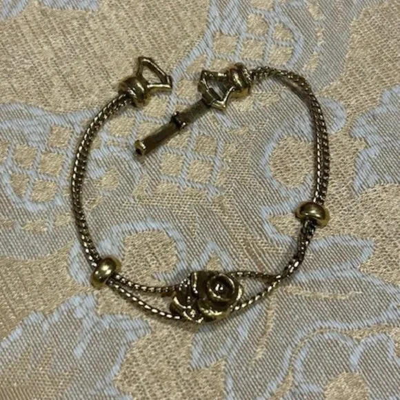 GOLDETTE Gold Tone Flower Slider Chain BRACELE - Picture 2 of 7